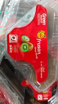 Kiwi Green Kiwi 3 Piece Per Punnet 18 Punnet per Box  54 Pcs Triangle Frusan