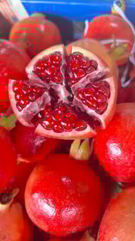 महाराष्ट्र अनार 10 किलोग्राम, प्रति किलोग्राम 3 नग, प्रत्येक फल 320 ग्राम से अधिक